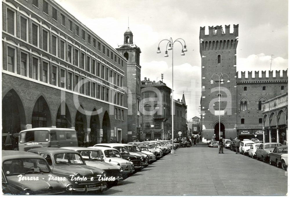 Cartolina originale da collezione 1967 FERRARA Veduta di Piazza TRENTO e TRIESTE *Cartolina ANIMATA FG VG 1