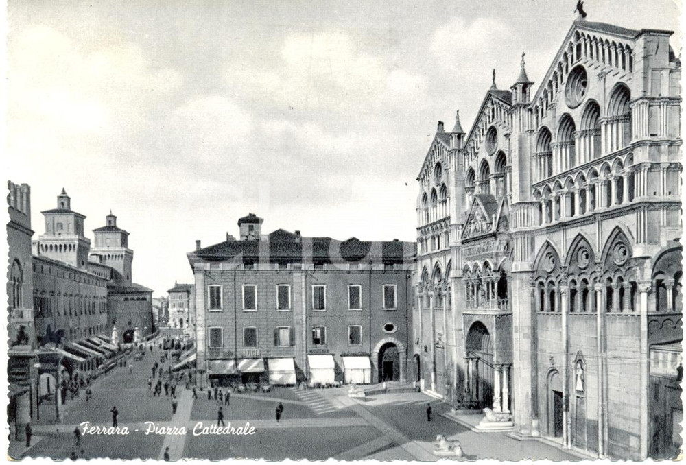 Cartolina originale da collezione 1955 ca FERRARA La piazza della CATTEDRALE Cartolina ANIMATA FG VG 1
