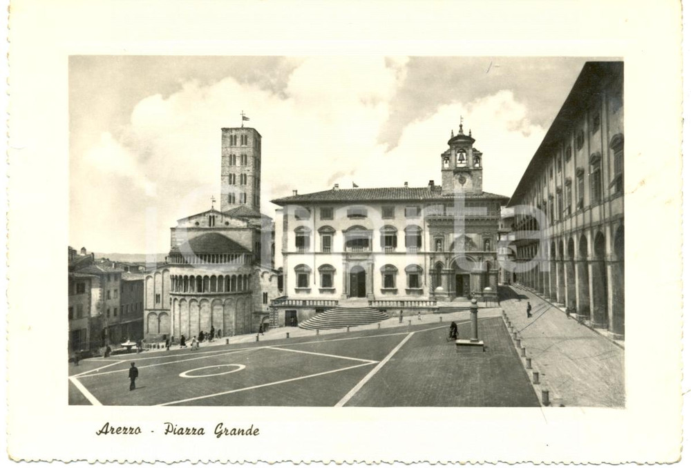 Cartolina originale da collezione 1954 AREZZO Palazzo TRIBUNALI Palazzo FRATERNITA  LAICI piazza GRANDE FG VG 1