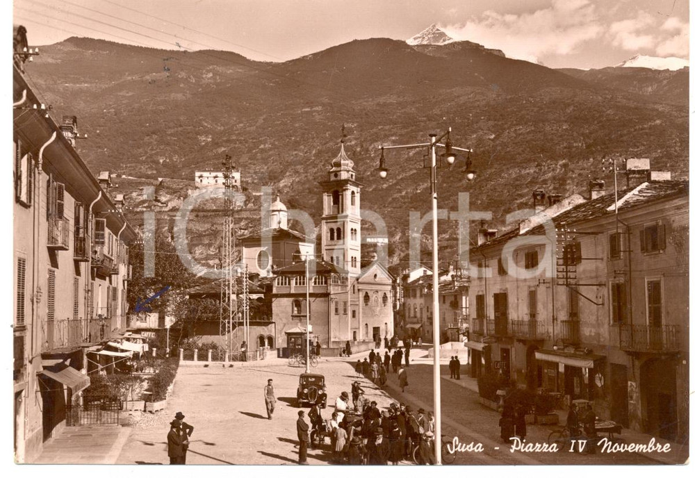 Cartolina originale da collezione 1950 ca SUSA TO Centro storico e Piazza IV Novembre Cartolina ANIMATA FG VG 1