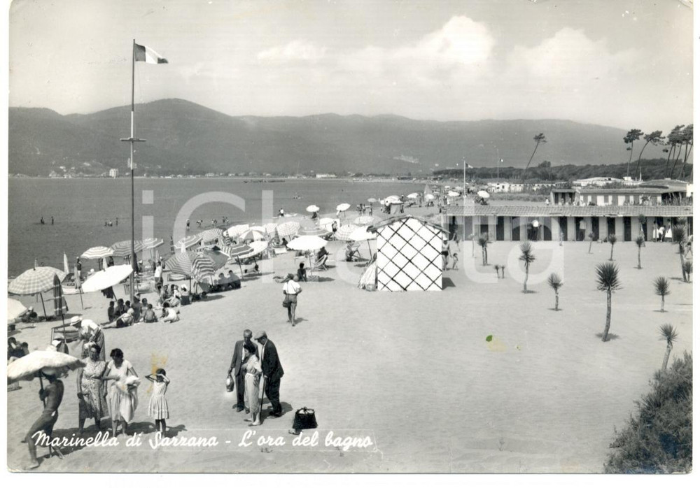 Cartolina originale da collezione 1958 MARINELLA DI SARZANA SP Bagnanti in spiaggia Cartolina ANIMATA FG VG 1