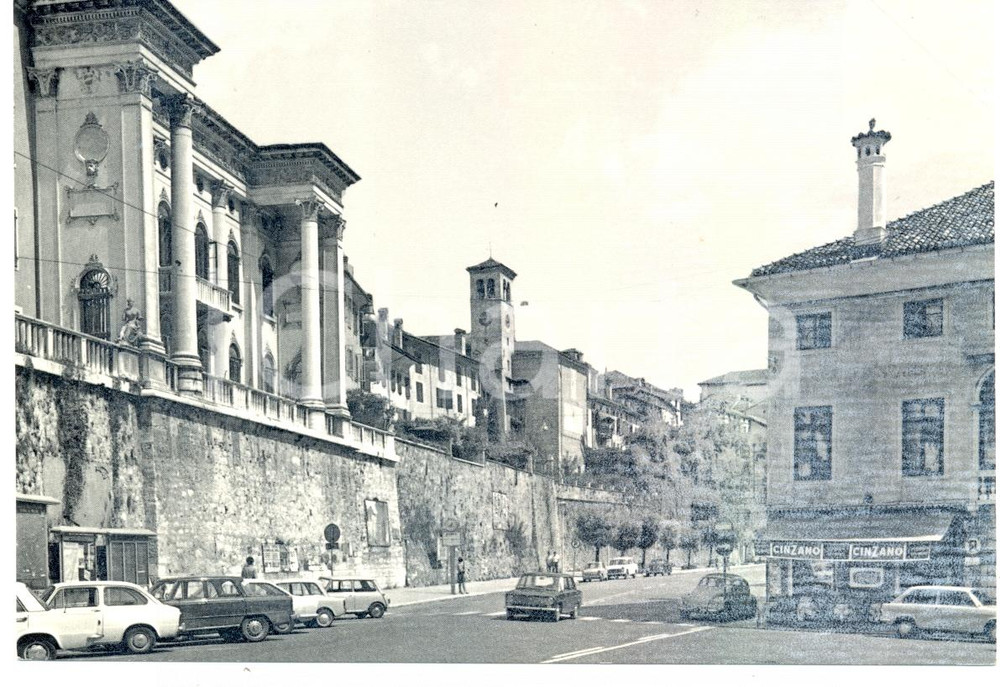 Cartolina originale da collezione 1945 ca BELLUNO Via CAMPOGIORGIO Automobili e insegna CINZANO Cartolina FG NV 1