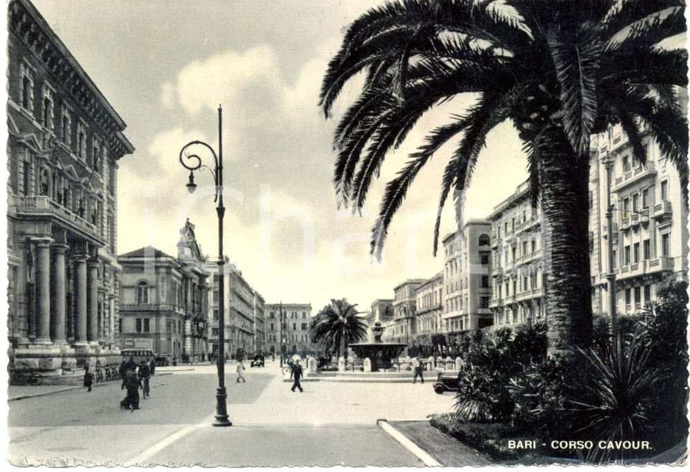 Cartolina originale da collezione 1950 ca BARI Corso CAVOUR e la Fontana Cartolina ANIMATA FG VG 1