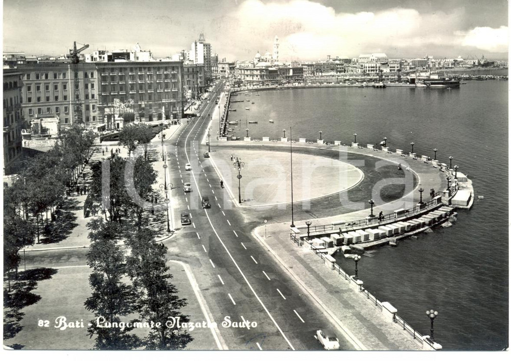 Cartolina originale da collezione 1959 BARI Automobili sul lungomare Nazario SAURO Cartolina ANIMATA FG VG 1