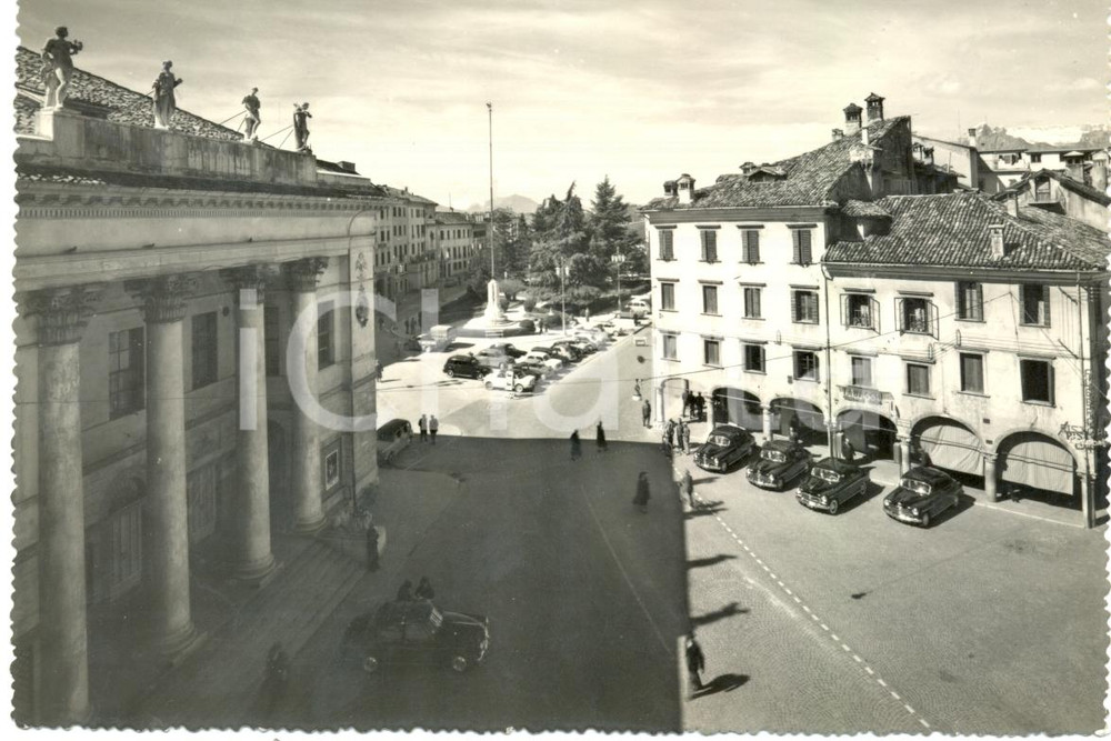 Cartolina originale da collezione 1960 BELLUNO Teatro COMUNALE in Piazza MARTIRI Cartolina ANIMATA FG VG 1