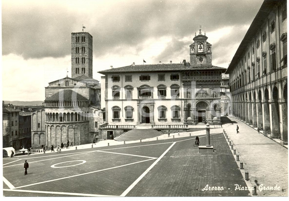 Cartolina originale da collezione 1955 ca AREZZO FI Piazza GRANDE Pieve S.MARIA Tribunale Laici Cartolina FG NV 1