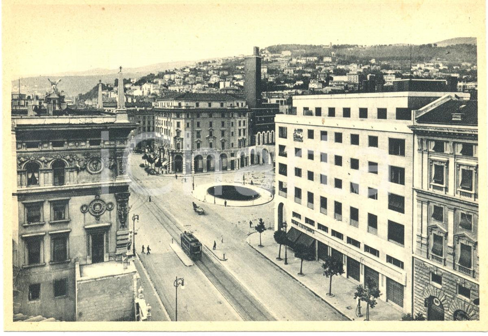 Cartolina originale da collezione 1940 ca TRIESTE Via CARDUCCI con BAR LITTORIO Animata con tram *Cartolina FG NV 1
