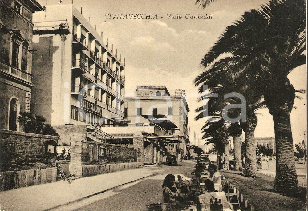 Cartolina originale da collezione 1952 CIVITAVECCHIA (RM) Veduta di Viale Garibaldi *Cartolina ANIMATA FG VG 1