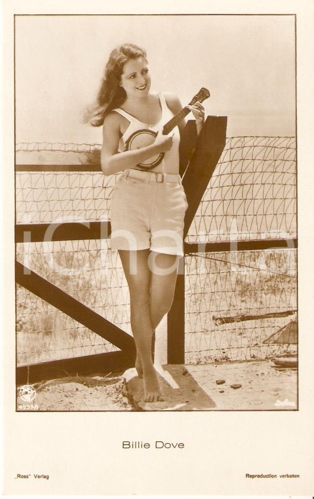 Cartolina originale da collezione 1925 ca CINEMA Attrice Billie DOVE suona banjo in spiaggia *Cartolina FP NV 1