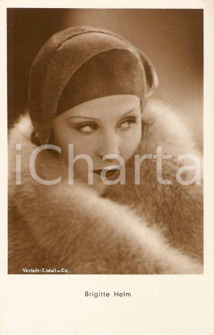 Cartolina originale da collezione 1930 ca CINEMA Actress Brigitte HELM wears a fur coat Cartolina FP NV 1