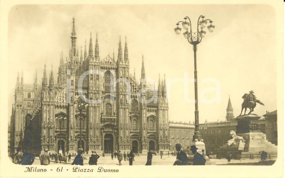 Cartolina originale da collezione 1920 ca MILANO Veduta panoramica di piazza del DUOMO *Cartolina FP NV 1