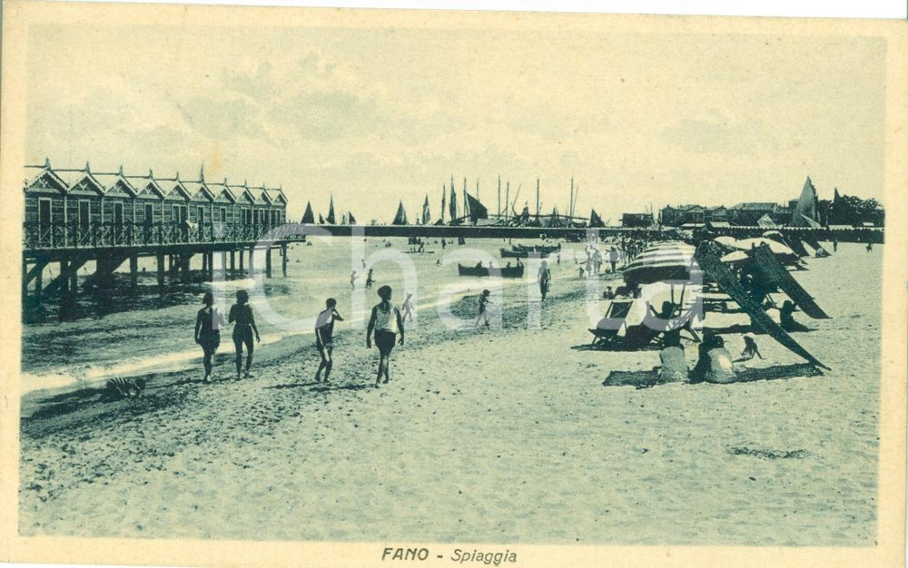 Cartolina originale da collezione 1931 FANO (PU) Veduta della spiaggia ANIMATA Cartolina FP NV 1