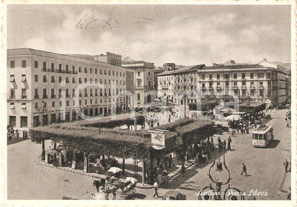 Cartolina originale da collezione 1956 AVELLINO Piazza LIBERTA  Insegne MOBILGAS ESSO Cartolina DANNEGGIATA 1
