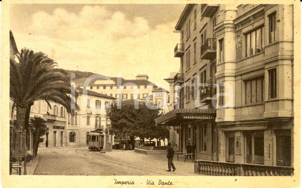 Cartolina originale da collezione 1943 IMPERIA Scorcio di via DANTE Cartolina FP VG ANIMATA con tram e passanti 1