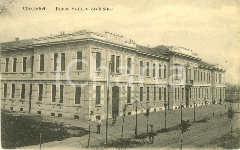 Cartolina originale da collezione 1920 ca VOGHERA PV Nuovo edificio scolastico Cartolina ANIMATA FP NV 1