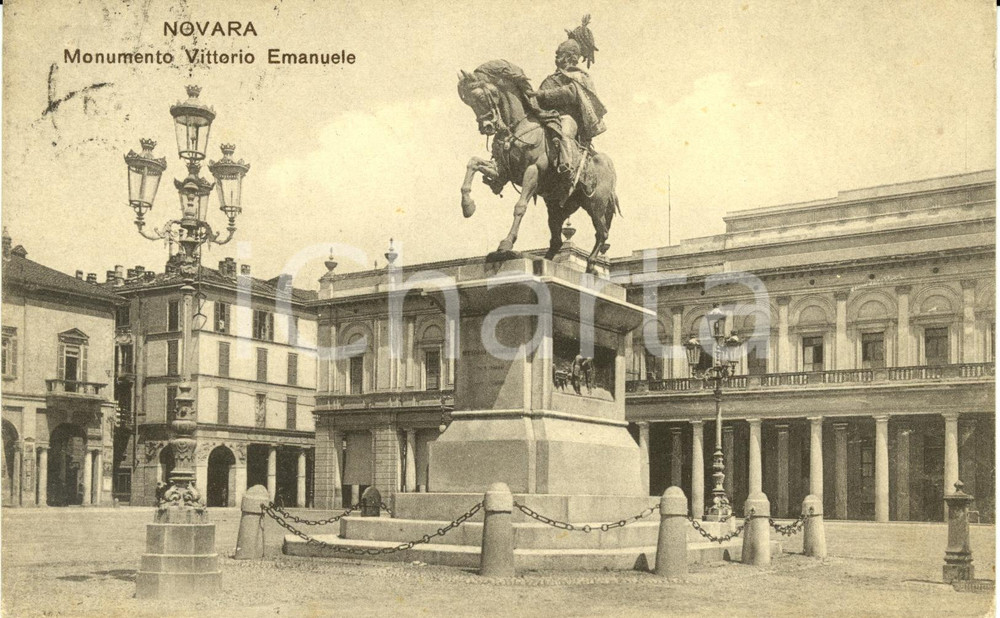 Cartolina originale da collezione 1917 NOVARA Veduta del monumento a VITTORIO EMANUELE II Cartolina FP VG 1