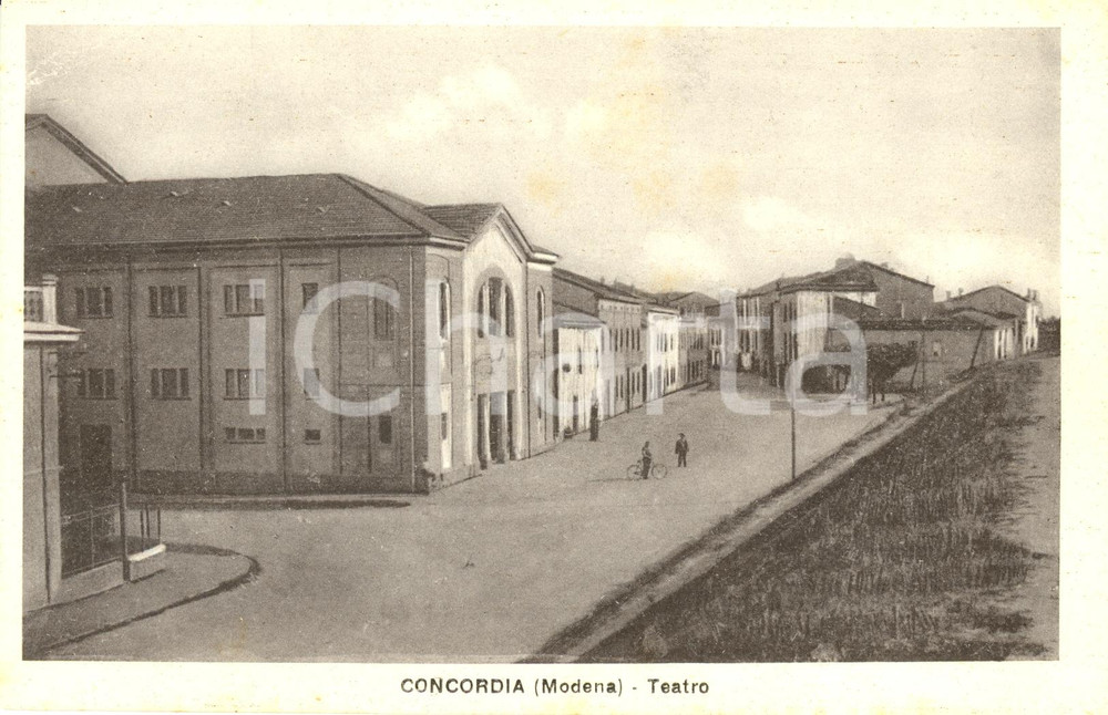 Cartolina originale da collezione 1930 ca CONCORDIA SULLA SECCHIA (MO) Veduta esterna del teatro *Cartolina FP NV 1