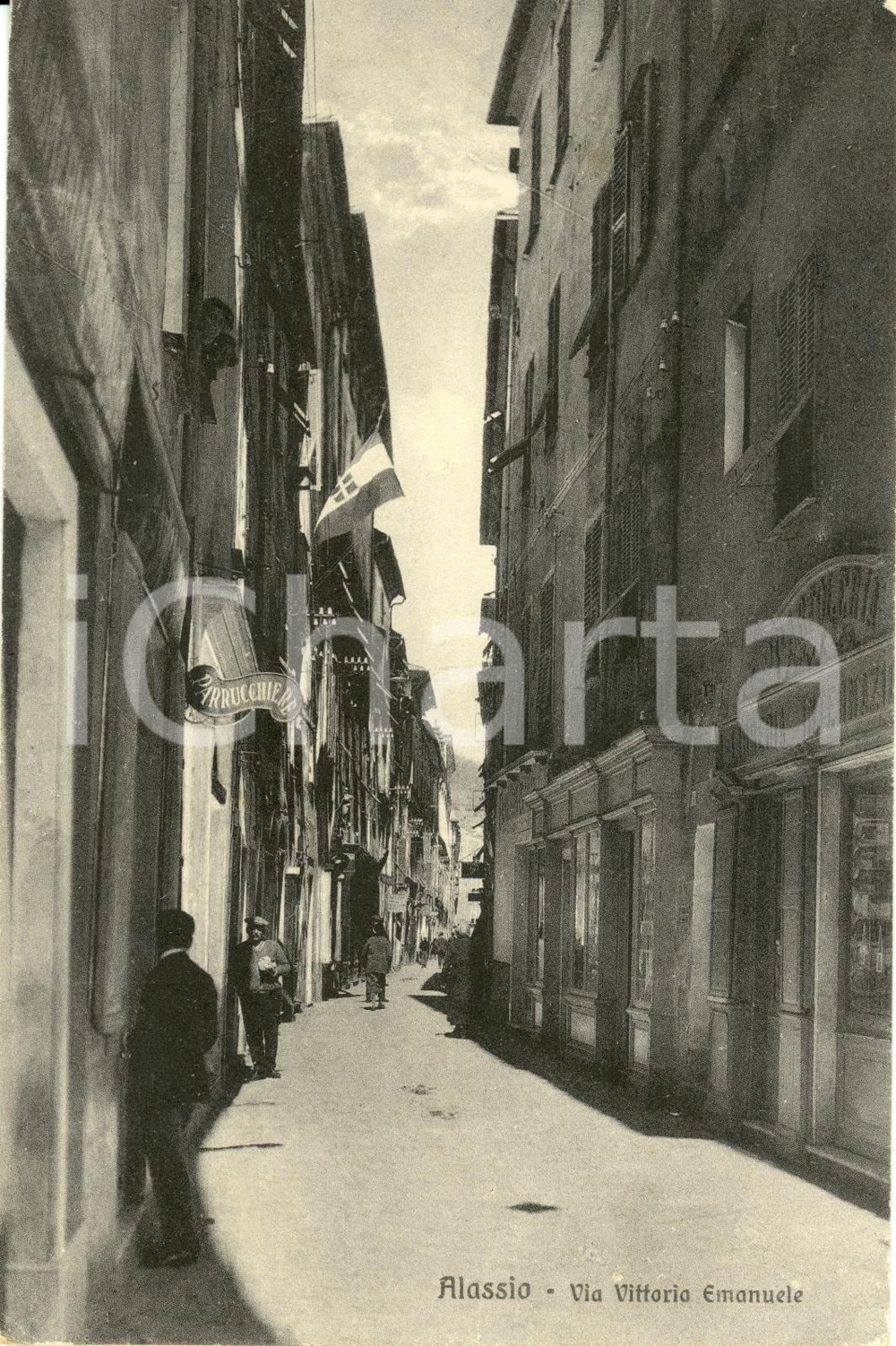 Cartolina originale da collezione 1929 ALASSIO (SV) Scorcio di via VITTORIO EMANUELE *Cartolina animata FP VG 1