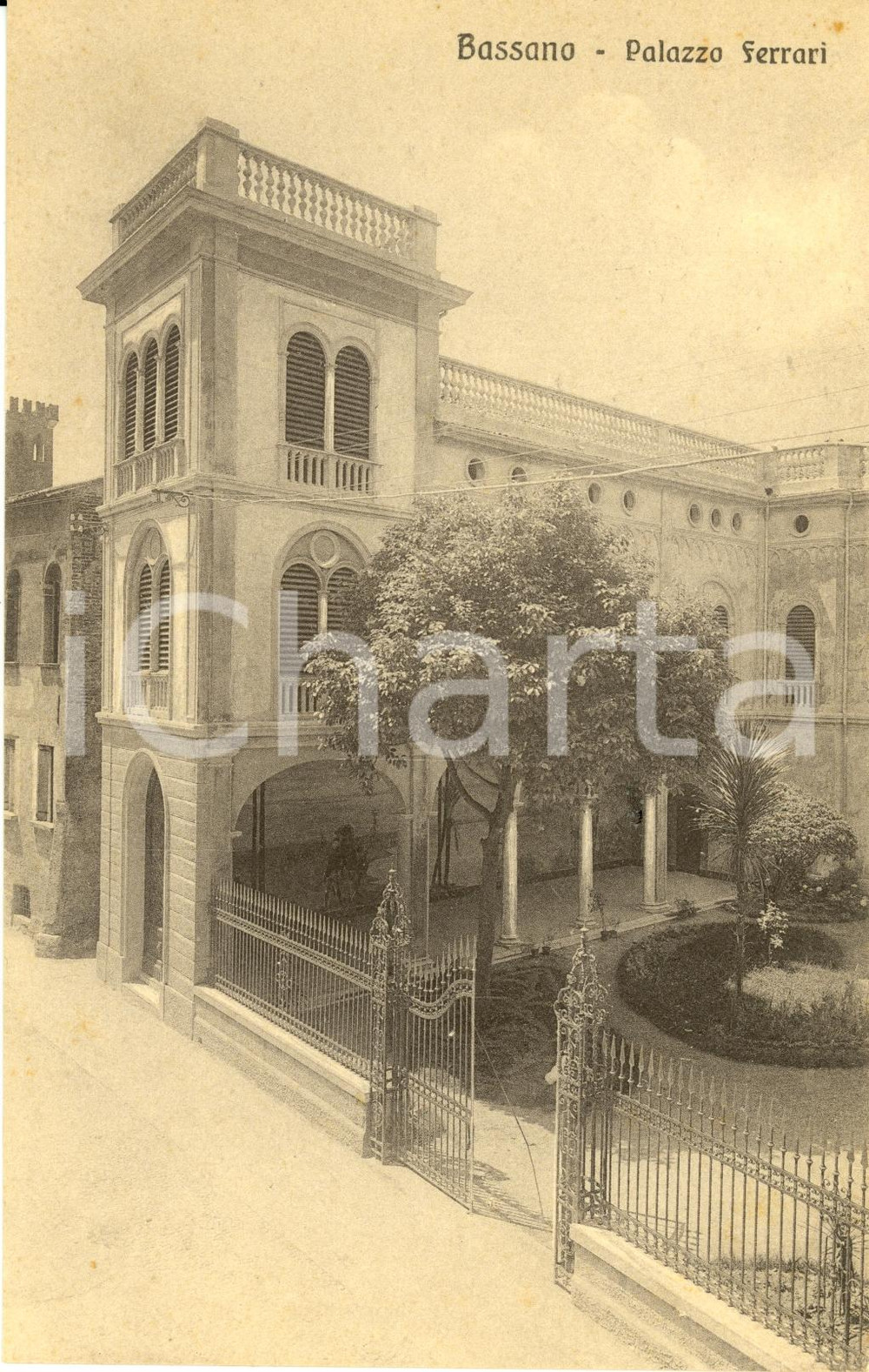 Cartolina originale da collezione 1920 ca BASSANO DEL GRAPPA VI Veduta esterna palazzo FERRARI Cartolina FP NV 1