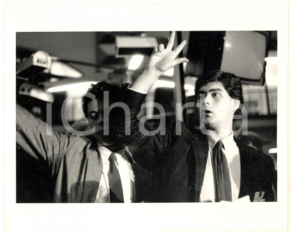 Fotografia d epoca originale 1987 MILANO Borsa Italiana  Broker acquistano titoli Fotografia 25x20 cm 1