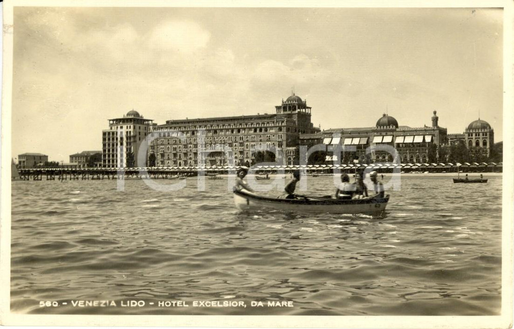 Cartolina originale da collezione 1943 LIDO DI VENEZIA Turisti in barca davanti all'Hotel EXCELSIOR *Cartolina FP 1