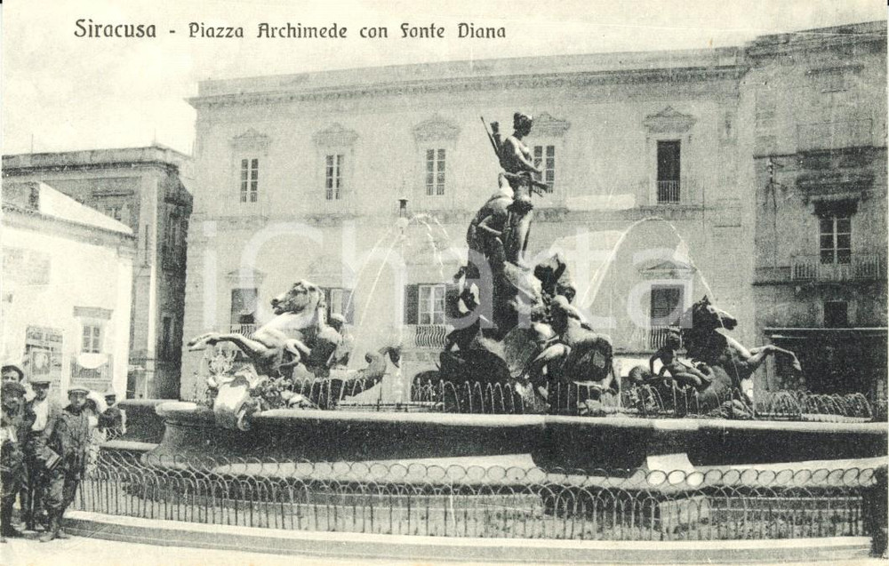 Cartolina originale da collezione 1930 ca SIRACUSA Piazza ARCHIMEDE con Fonte DIANA Cartolina FP NV 1