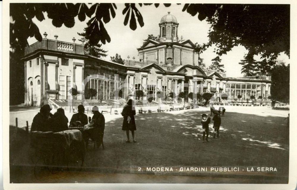 Cartolina originale da collezione 1941 MODENA Donne e bambini alla serra ai Giardini Pubblici Cartolina FP NV 1