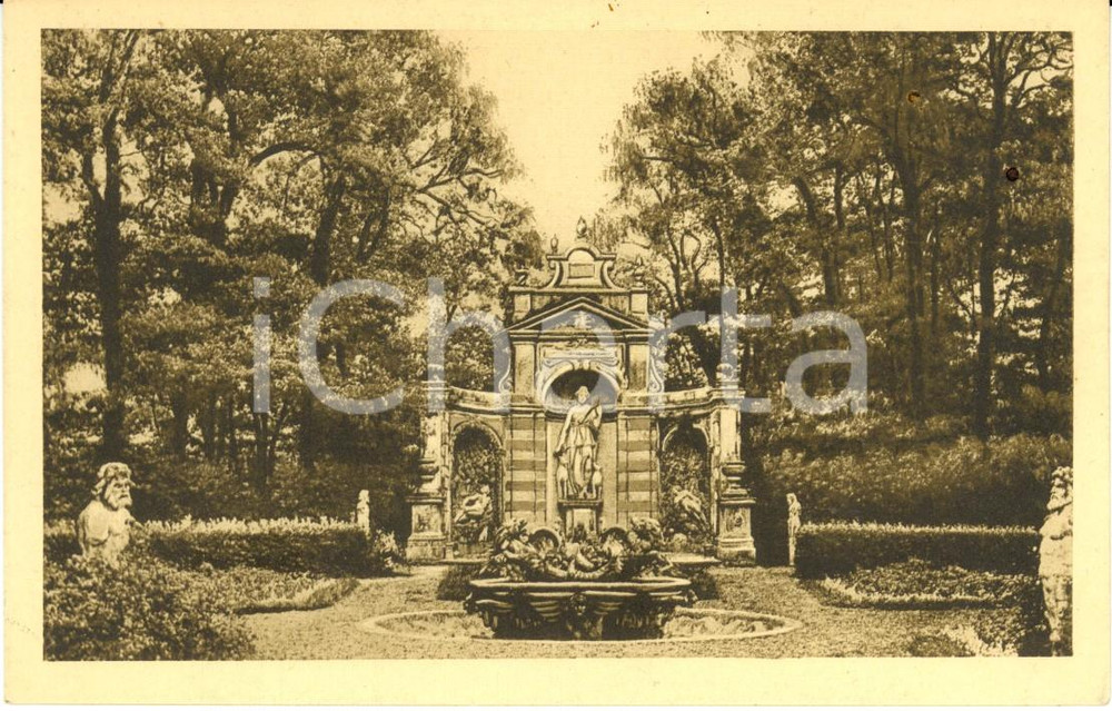 Cartolina originale da collezione 1930 ca CASTELLAZZO DI BOLLATE (MI) Fontana nel giardino di Villa ARCONATI *FP 1