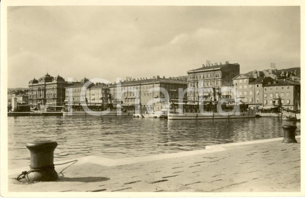 Cartolina originale da collezione 1930 ca FIUME / RIJEKA CROAZIA Il porto con navi a vapore all ancora FP NV 1