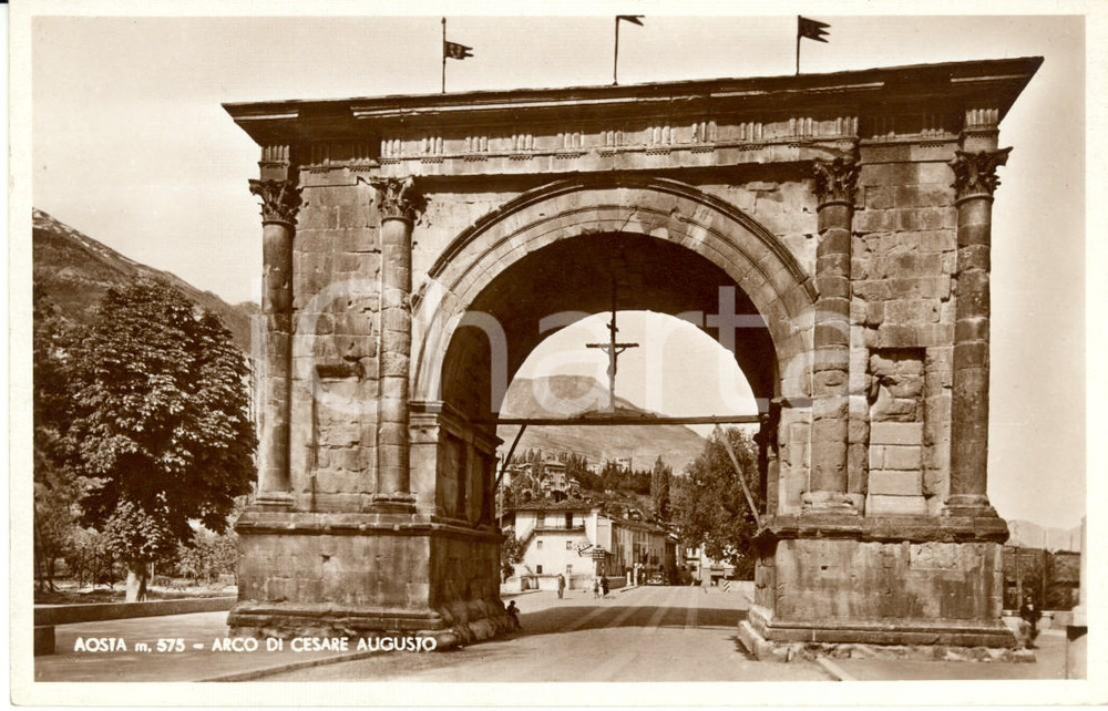 Cartolina originale da collezione 1945 ca AOSTA Veduta dell'Arco di AUGUSTO *Cartolina postale ANIMATA FP NV 1