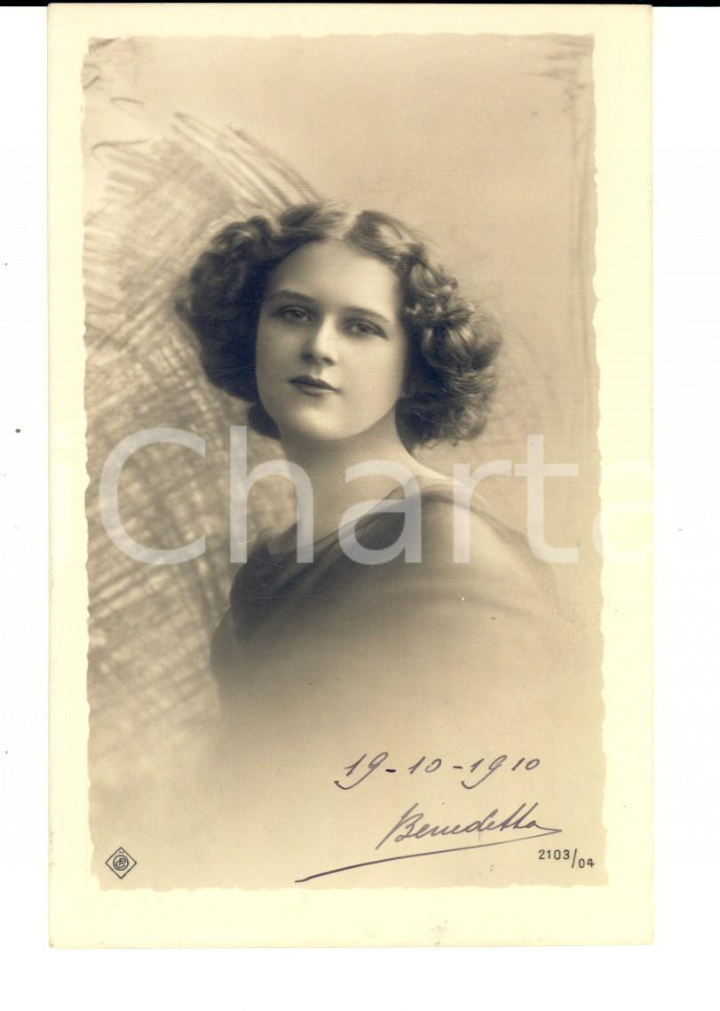 Cartolina originale da collezione 1910 COSTUME Ritratto di giovane donna Cartolina postale VINTAGE ing. BONELLI 1