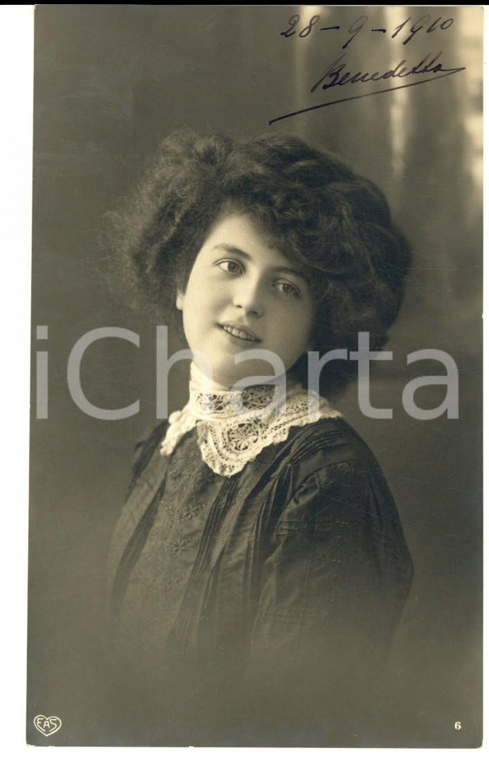 Cartolina originale da collezione 1910 MILANO Donna con il colletto di pizzo Cartolina VINTAGE Benedetto BONELLI 1