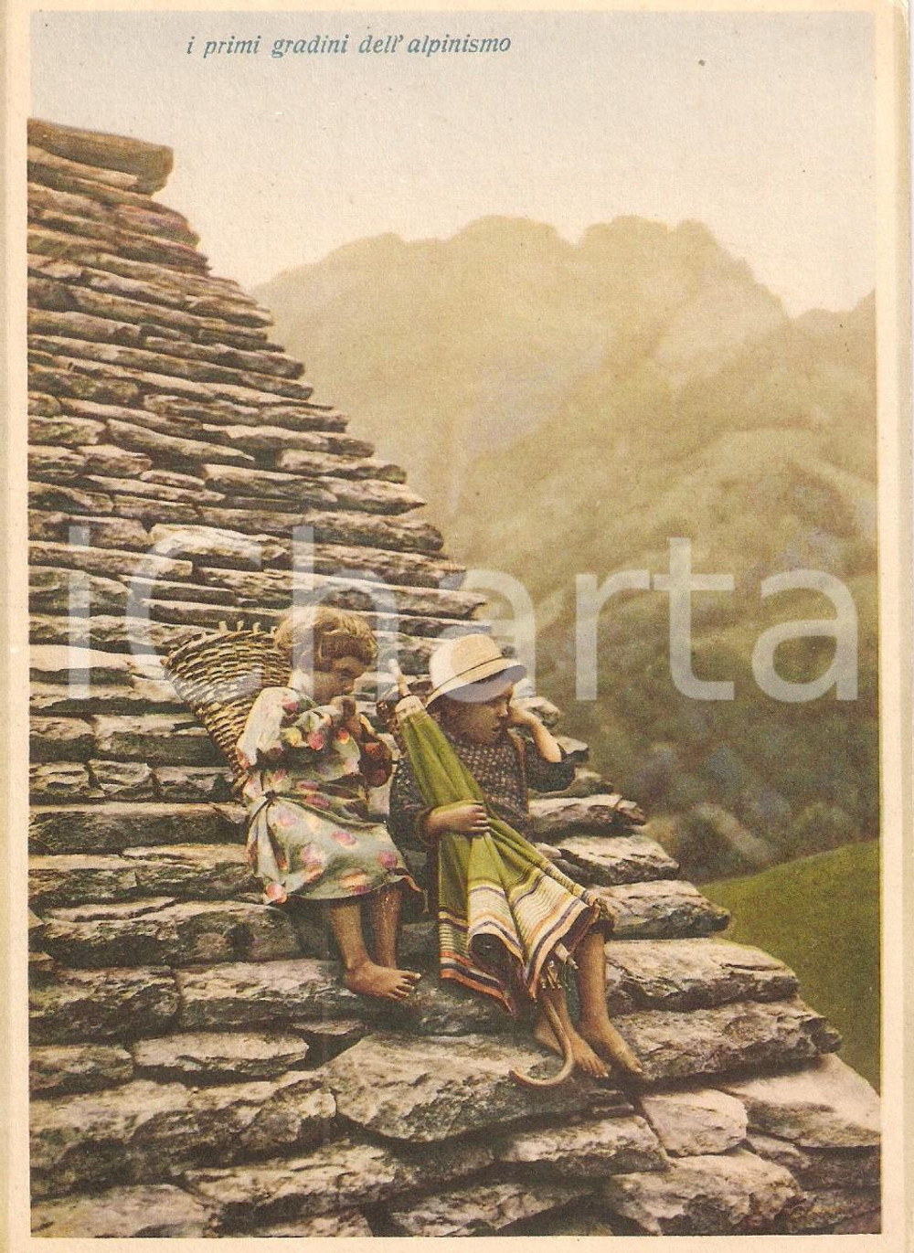 Cartolina originale da collezione 1940 ca ALPINISMO Bambini in pausa durante scalata Prova di stampa per Cartolina 1