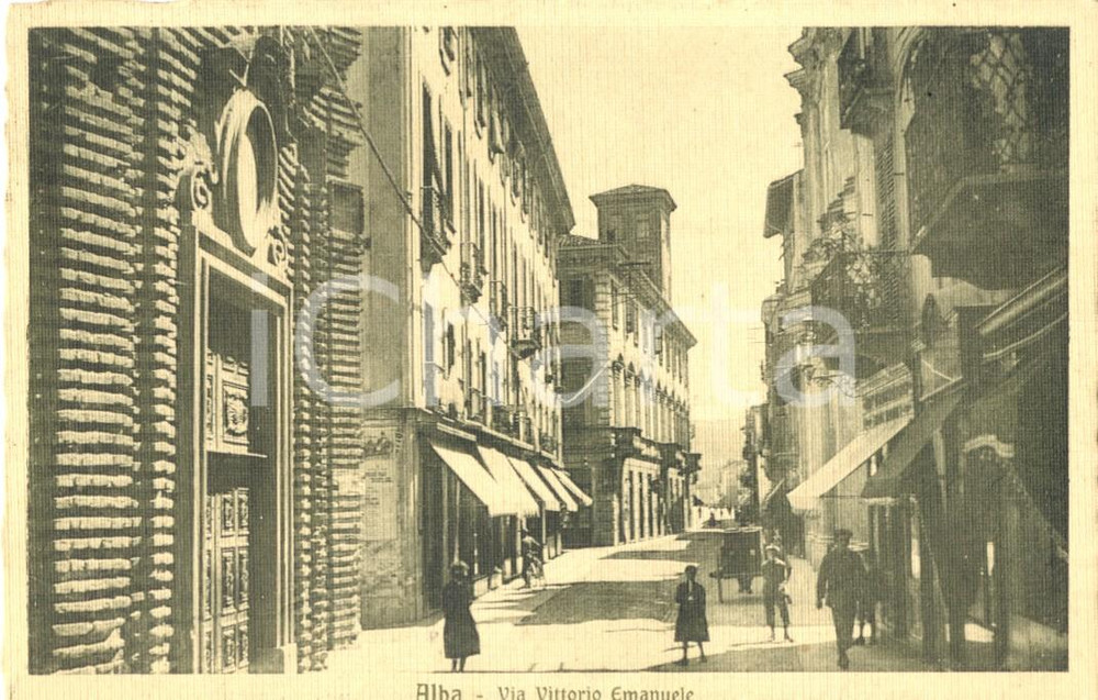 Cartolina originale da collezione 1915 ALBA (CN) Veduta di VIA VITTORIO EMANUELE *Cartolina ANIMATA FP VG 1