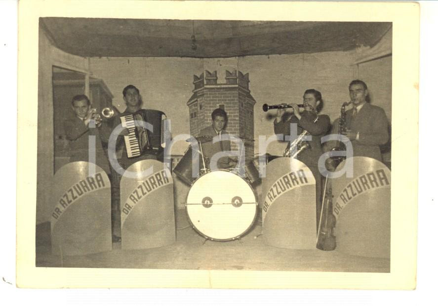 Fotografia d epoca originale 1950 ca COSTUME Orchestrina di liscio DR. AZZURRA in concerto Foto VINTAGE 11x7 1