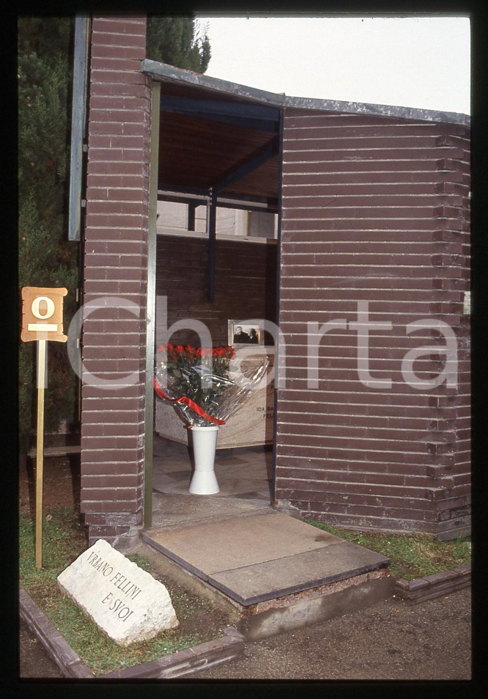 Fotografia d epoca originale 35mm vintage slide 1993 RIMINI Funerale Federico FELLINI Cappella cimiteriale 5 1