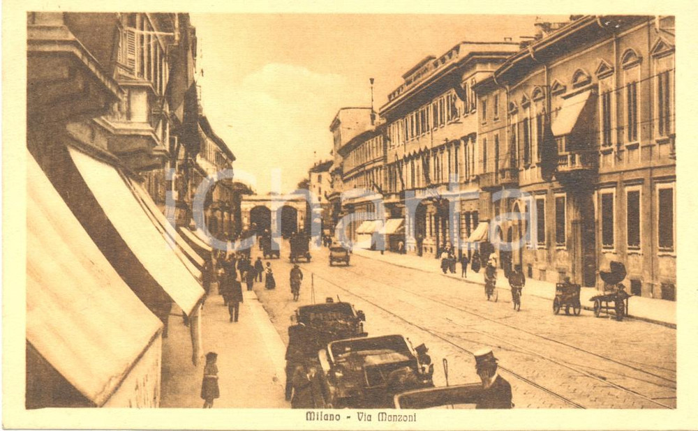 Cartolina originale da collezione 1930 ca MILANO Traffico in Via MANZONI Cartolina ANIMATA FP NV 1