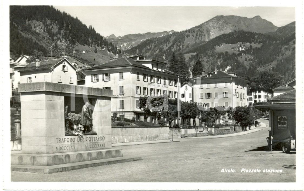 Cartolina originale da collezione 1950 ca AIROLO (CH) Piazzale Stazione Monumento Vittime Lavoro *Cartolina FP NV 1