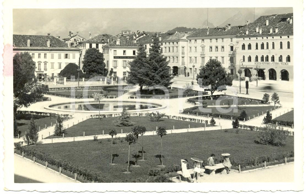 Cartolina originale da collezione 1943 BELLUNO Piazza CAMPITELLO e i suoi giardini *Cartolina ANIMATA FP VG 1