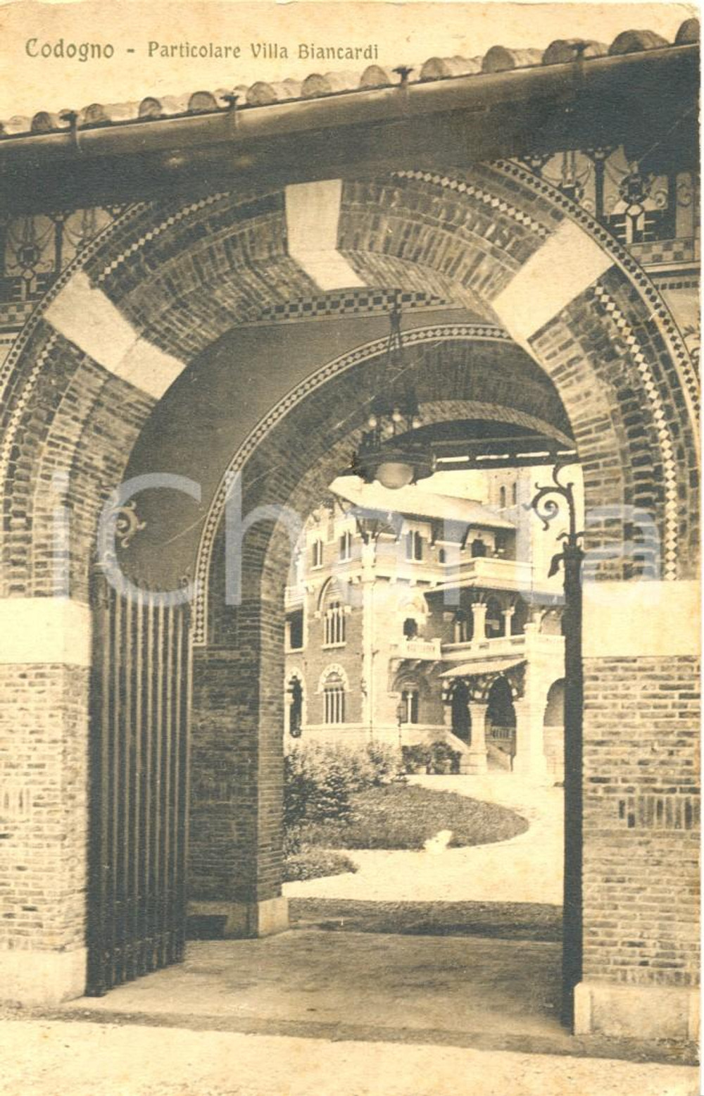 Cartolina originale da collezione 1915 CODOGNO (LO) Particolare dell'arco d'ingresso a VILLA BIANCARDI *FP VG 1