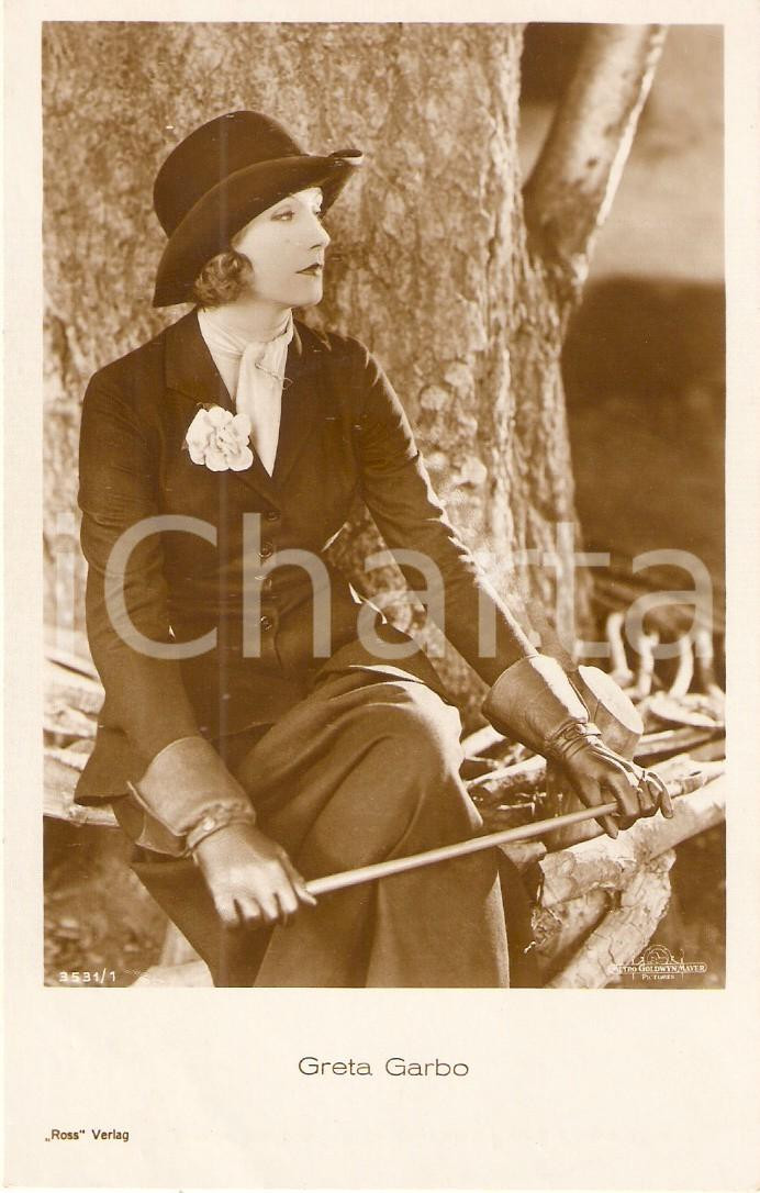 Fotografia d'epoca originale 1930 ca CINEMA Actress Greta GARBO Portrait with riding crop *Cartolina 1