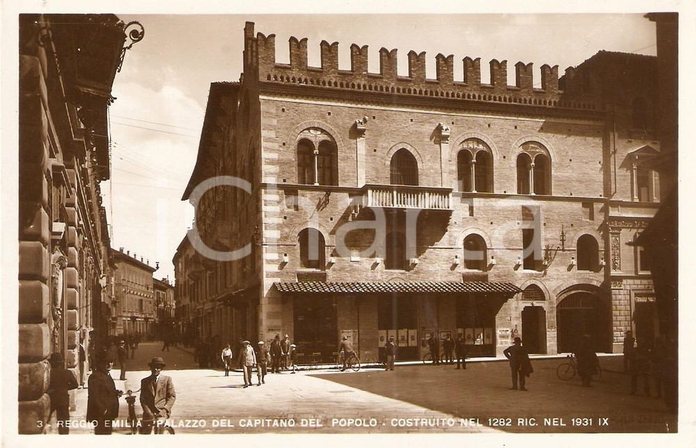 Cartolina originale da collezione 1940 REGGIO EMILIA Palazzo del Capitano del Popolo Cartolina ANIMATA FP NV 1