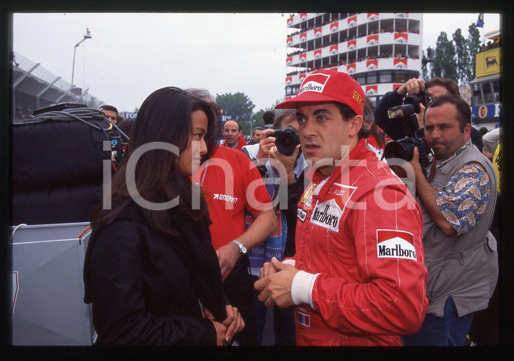 35mm vintage slide* 1995 GP SAN MARINO Jean ALESI con Kumiko GOTO (26)