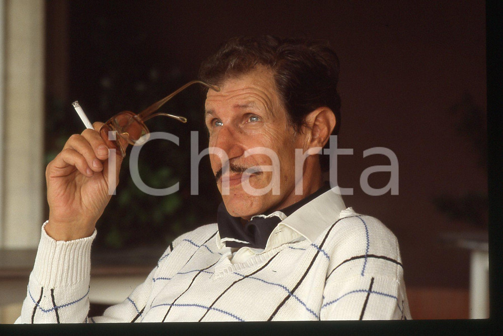 35mm vintage slide* 1986 VENEZIA LIDO Ciccio INGRASSIA mentre fuma sigaretta (5)