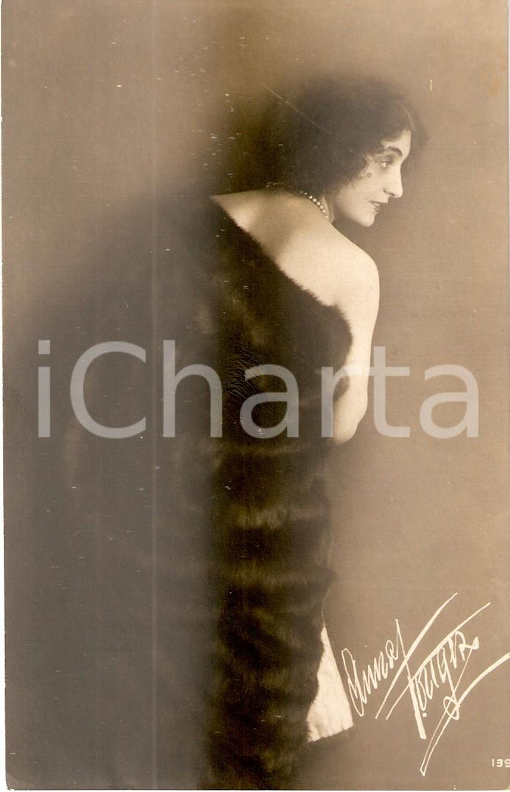 Cartolina originale da collezione 1920 ca CINEMA Anna FOUGEZ con pelliccia e filo di perle *Cartolina FP VG 1