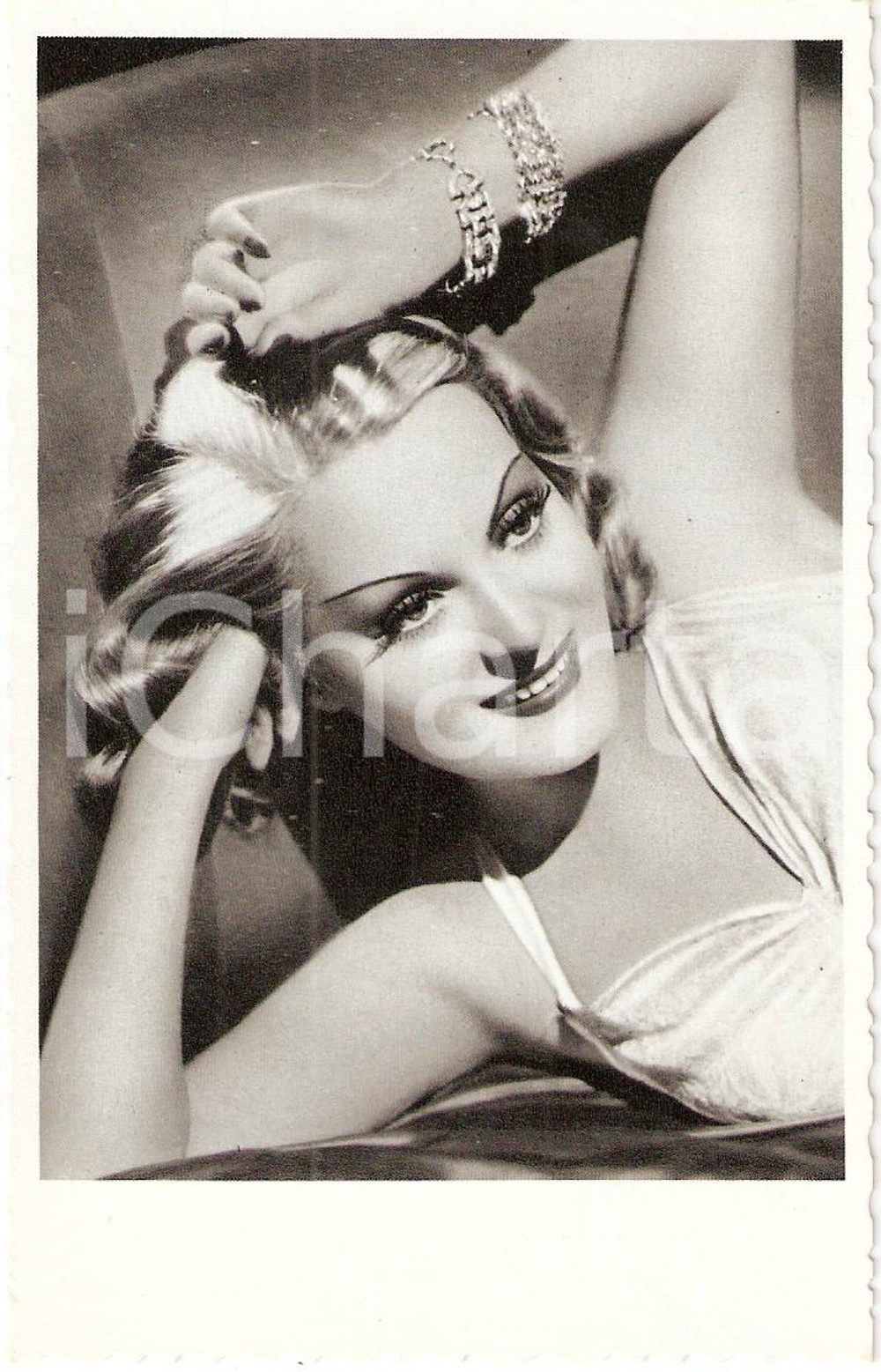 Cartolina originale da collezione 1950 circa MODA Ritratto di donna con bracciali *Cartolina FP NV 1