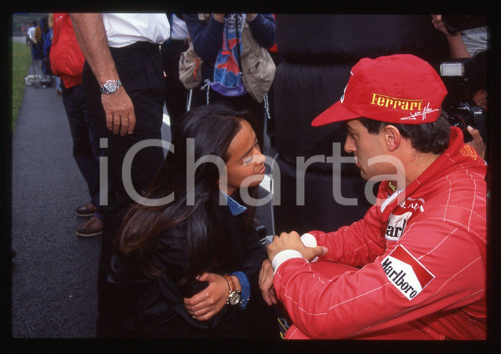 35mm vintage slide* 1995 GP SAN MARINO Jean ALESI con Kumiko GOTO (44)