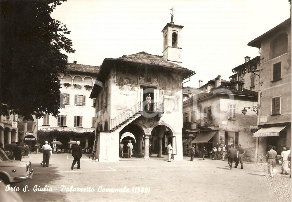 Cartolina originale da collezione 1955 ca ORTA SAN GIULIO (NO) Scorcio con Palazzetto Comunale ANIMATA *Cartolina 1