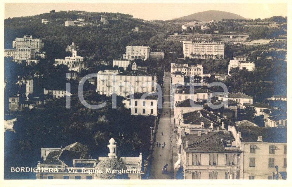 Cartolina originale da collezione 1940 ca  BORDIGHERA (IM) Via REGINA MARGHERITA  *Cartolina ANIMATA  FP NV 1