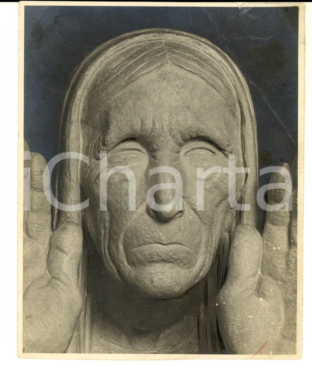 Fotografia d epoca originale 1930 ca ARTE SCULTURA Busto con le mani alzate Foto 13x16 cm 1